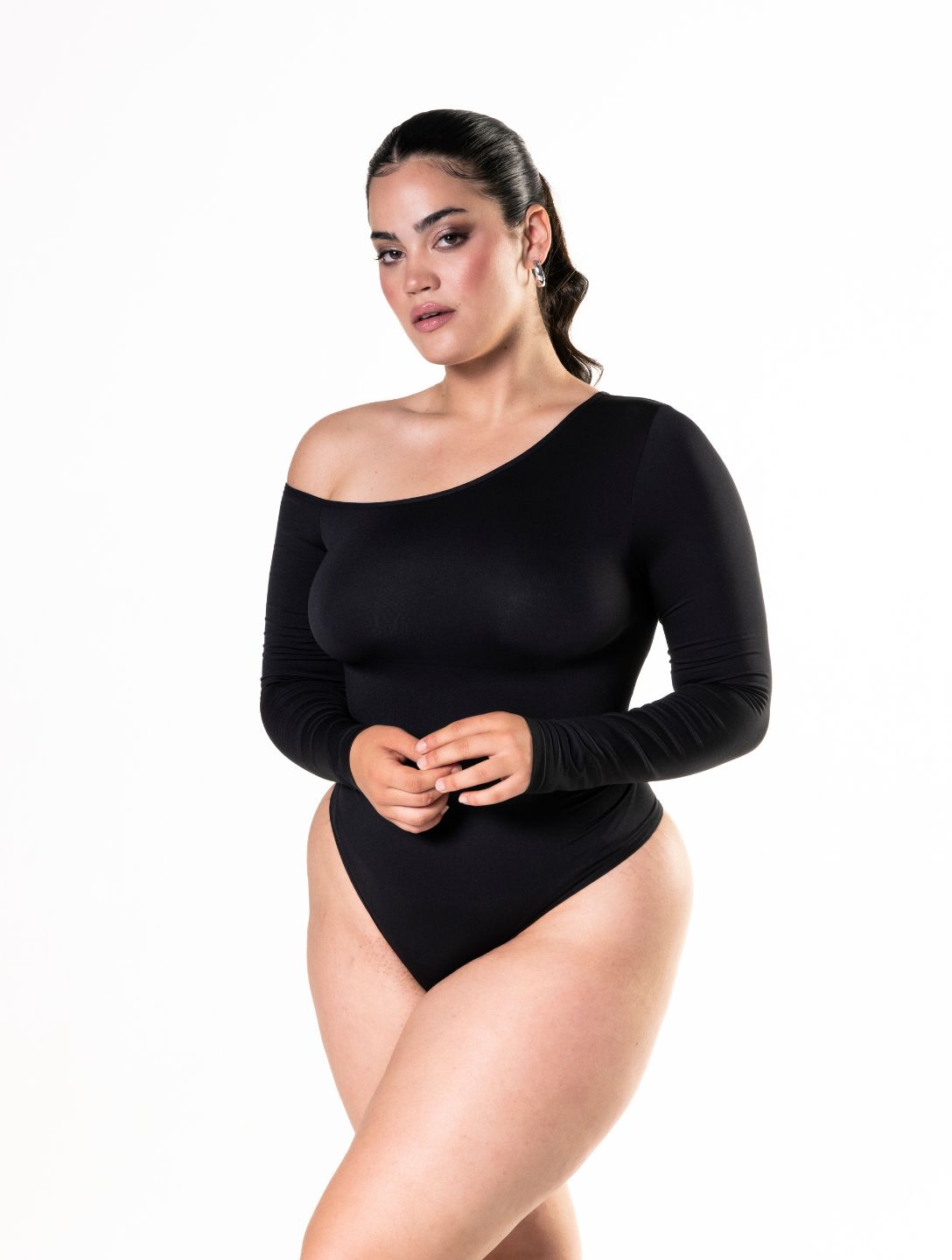 Ein-Schulter-Langarm-String-Bodysuit