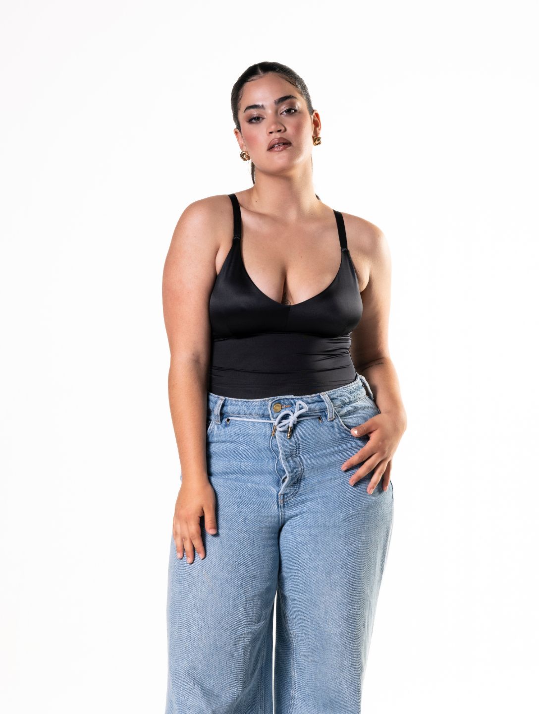 Figurformender Satin-Body mit String-Rücken