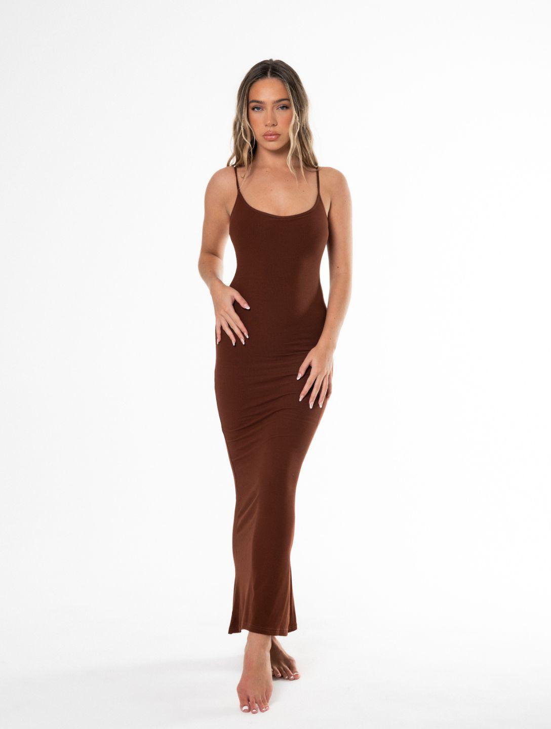 Figurformendes Slip-Maxikleid